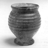 Abbildung Fundstück: kugeliger Keramik-Becher